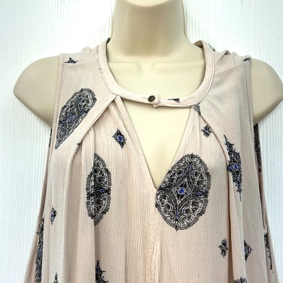 Free People - Tree Swing Medallion Design Pattern Sleeveless Flowy Tunic Size M - Picture 3 of 11